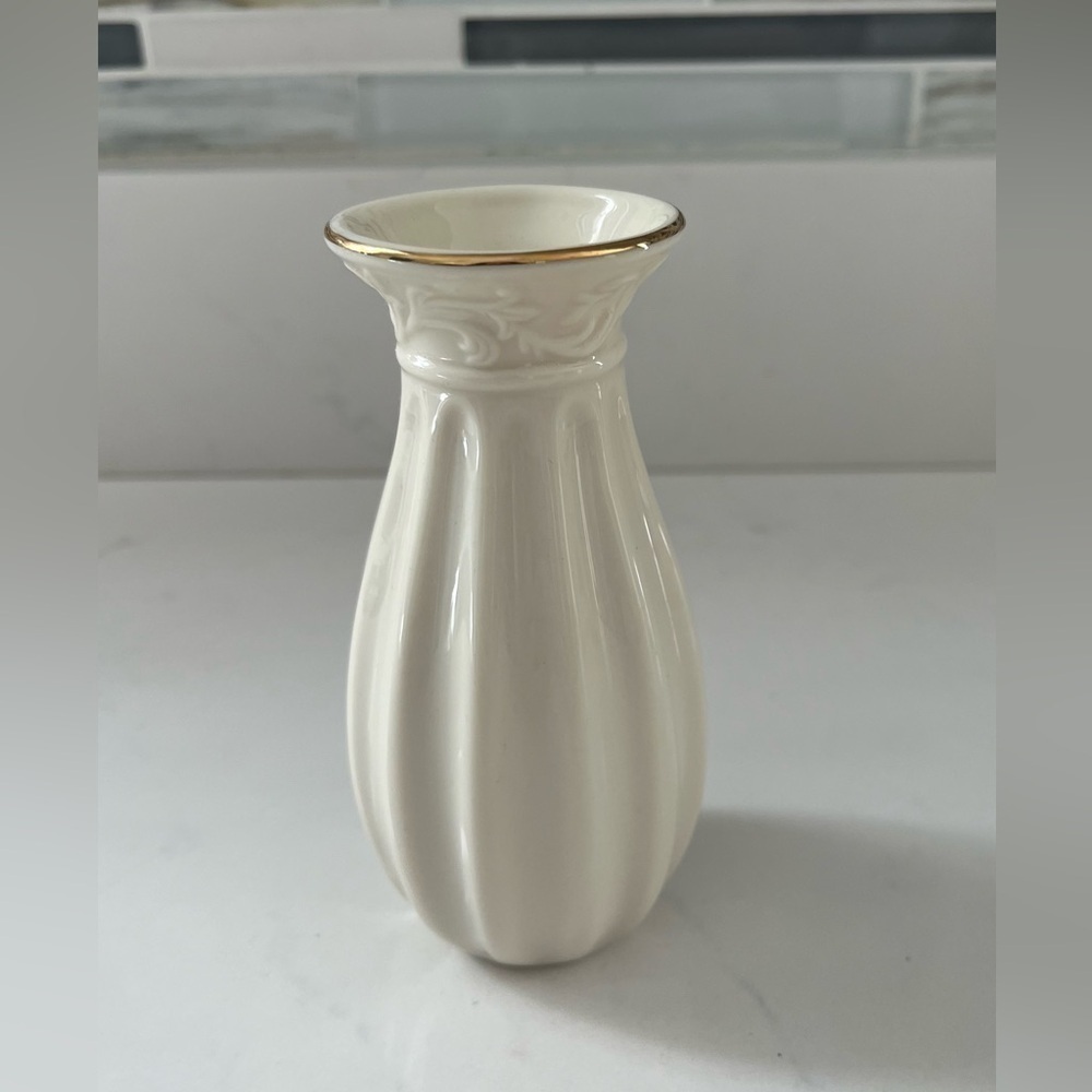 Lenox 5” Scalloped Bud Vase with Gold Rim
